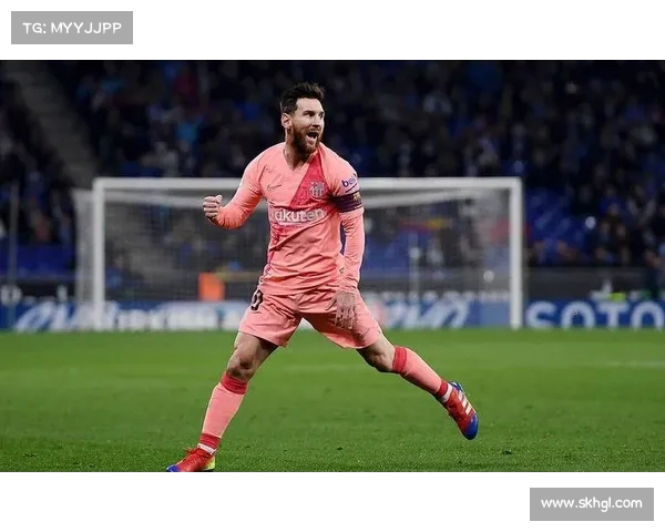 帕尔梅拉斯新星埃斯特旺获梅西盛赞或成未来金球竞争者